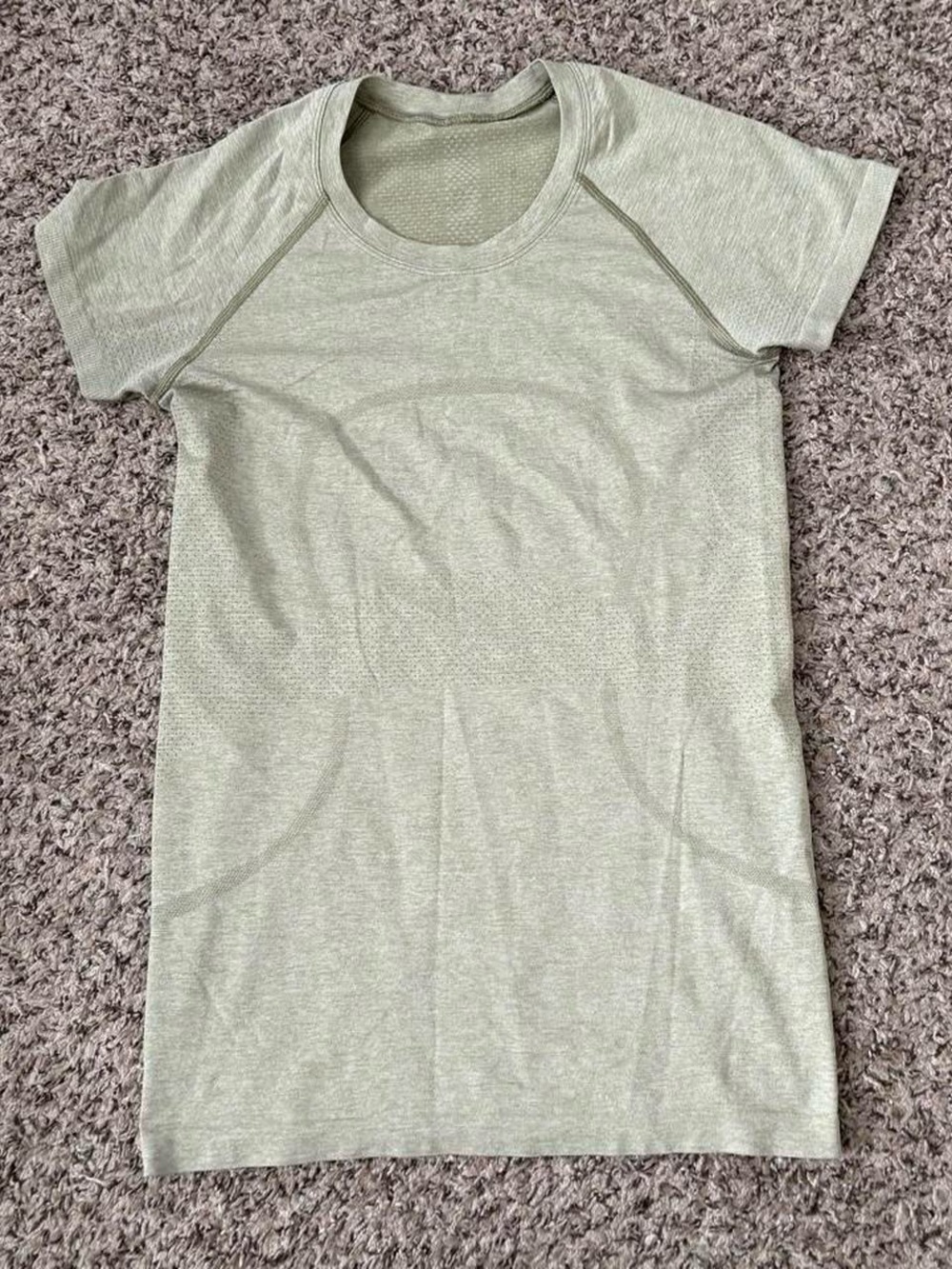 Light Green Lululemon swiftly tech tee size 6 #athleisure #yoga